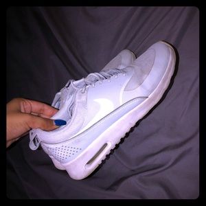 Nike Thea airmaxes.